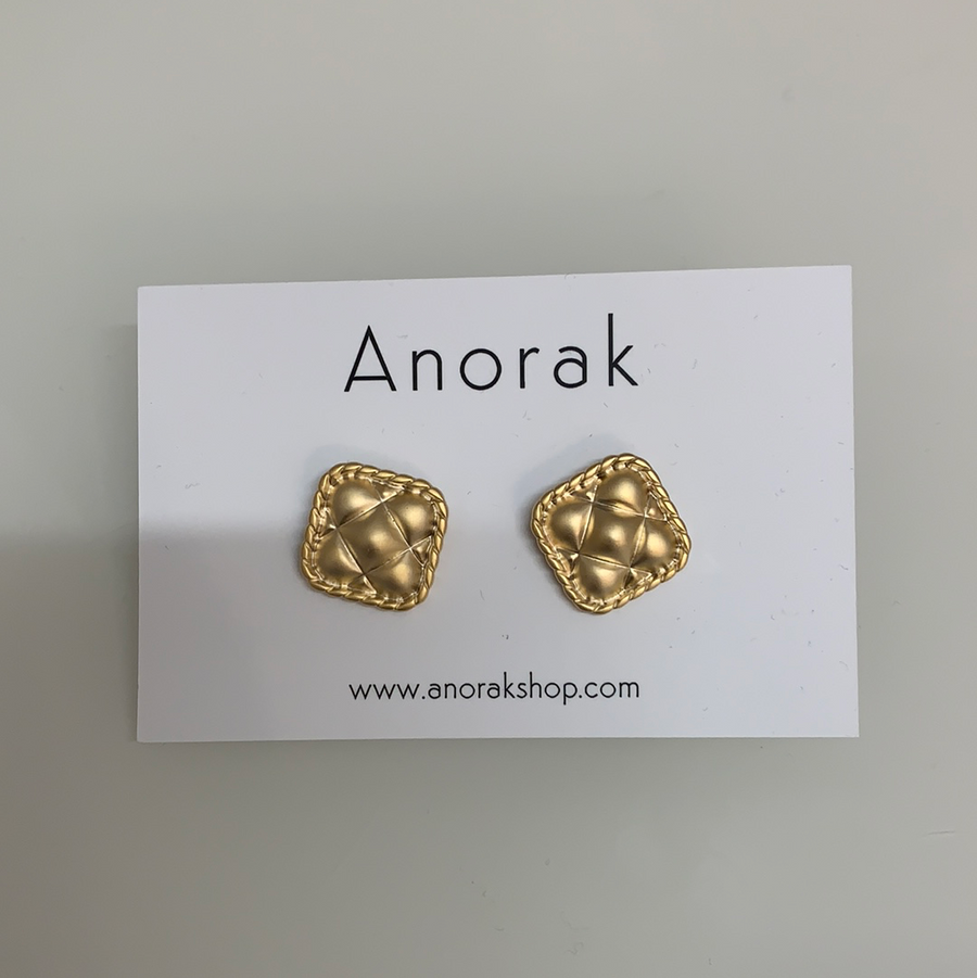 Anorak 15K gold Matt stud quilted earrings